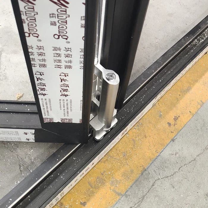 Pintu Bifold Hitam Premium dengan Tekstur Kayu thumbnail 5