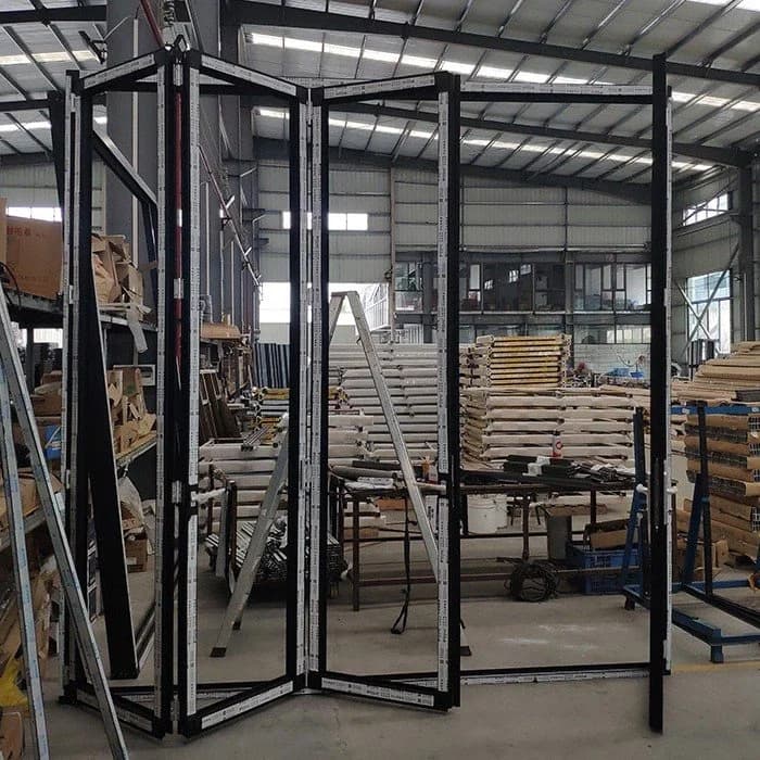 Pintu Bifold Hitam Premium dengan Tekstur Kayu thumbnail 4