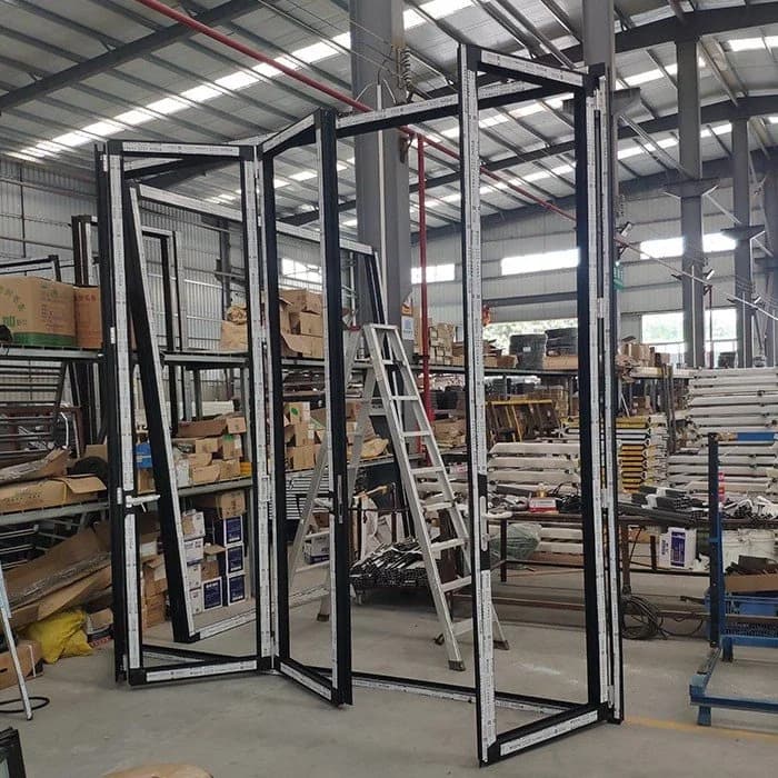 Pintu Bifold Hitam Premium dengan Tekstur Kayu