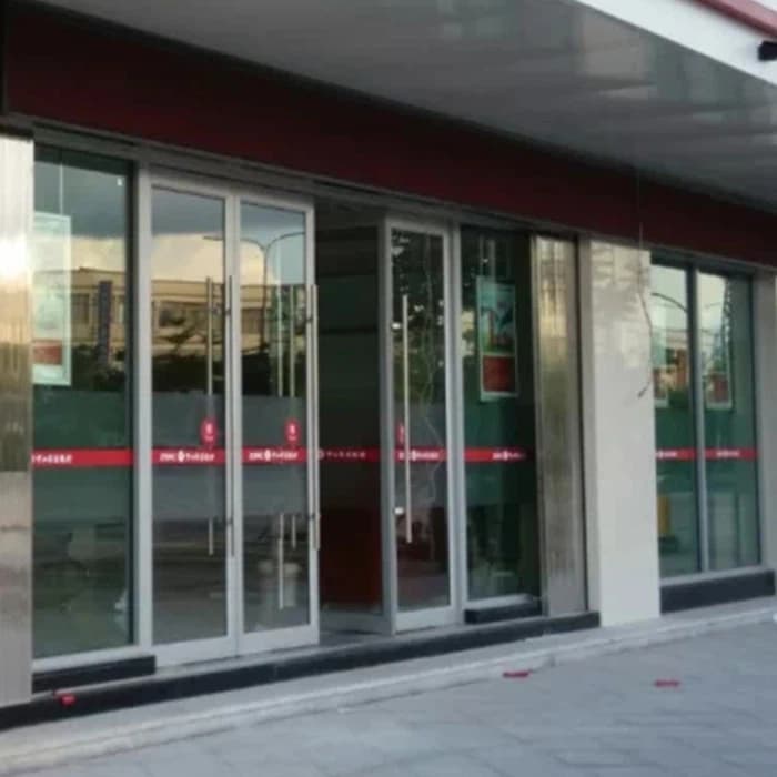 The Glass Door (Floor Spring) thumbnail 4