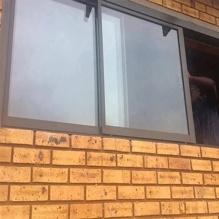 Jendela Aluminium Perunggu