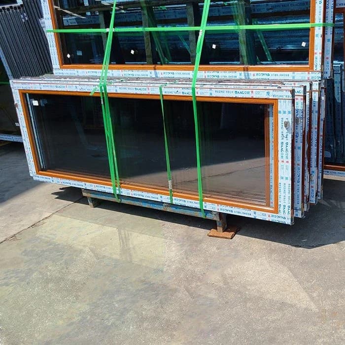 Pintu Pivot Aluminium