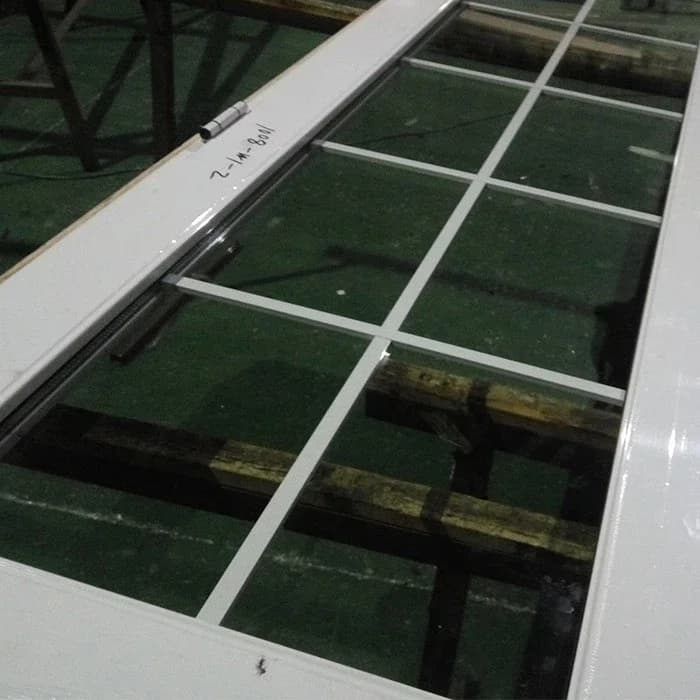 Pintu Eksterior Aluminium dengan Kisi-Kisi thumbnail 4