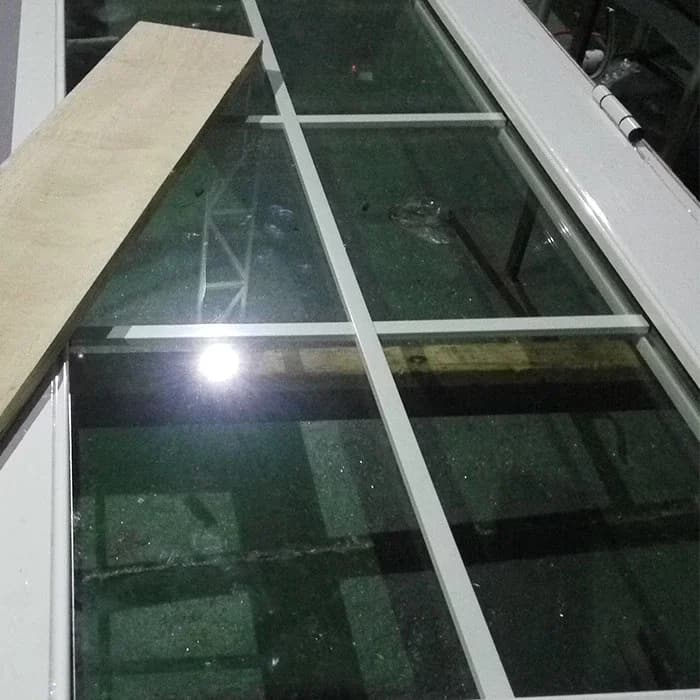 Pintu Eksterior Aluminium dengan Kisi-Kisi thumbnail 3