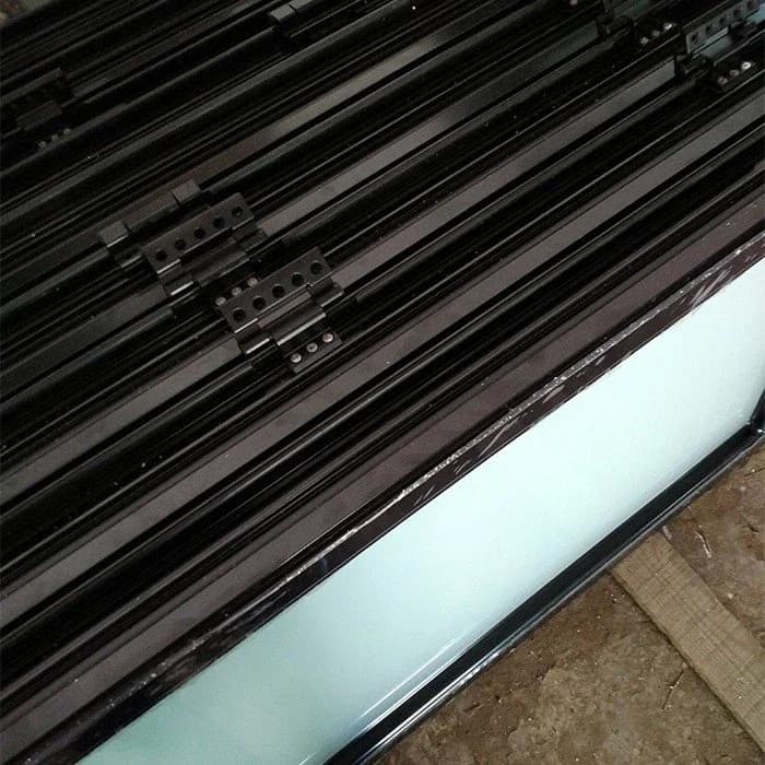 Pintu Swing Hitam dengan Thermal Break Tebal thumbnail 3