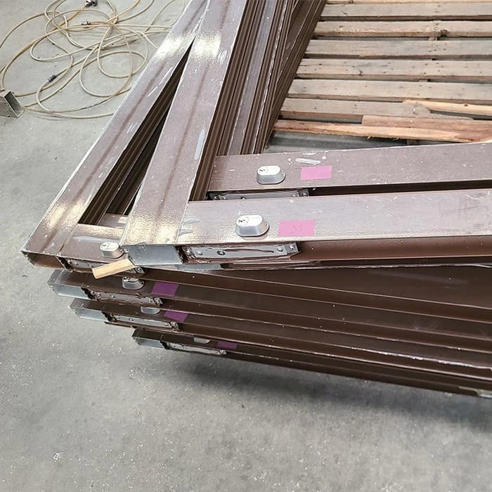 经济型铝合金窗（店面地弹簧门） thumbnail 3