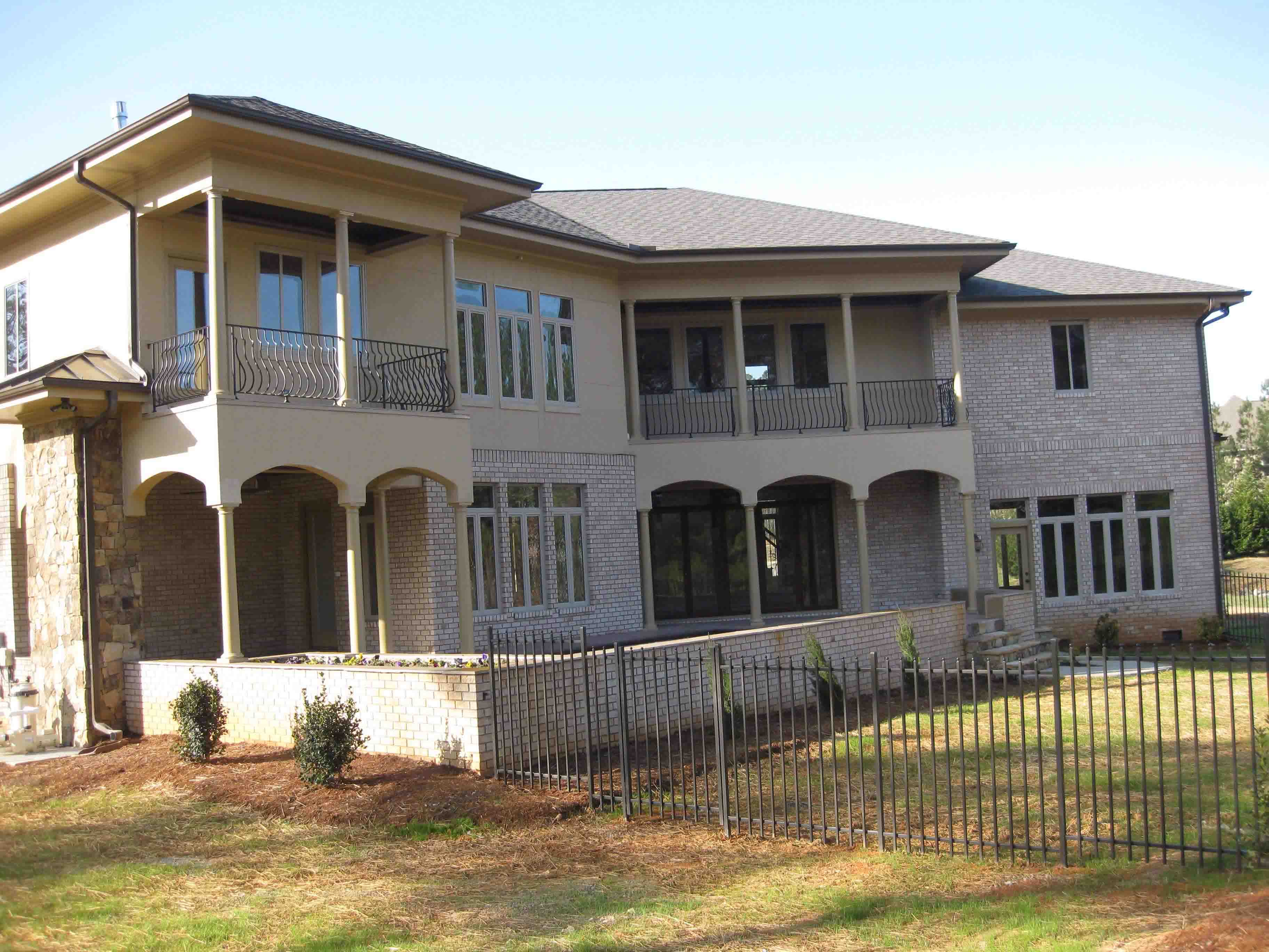 Aluminum vs uPVC Windows for Africa Buyers: Which One Fits the Project?