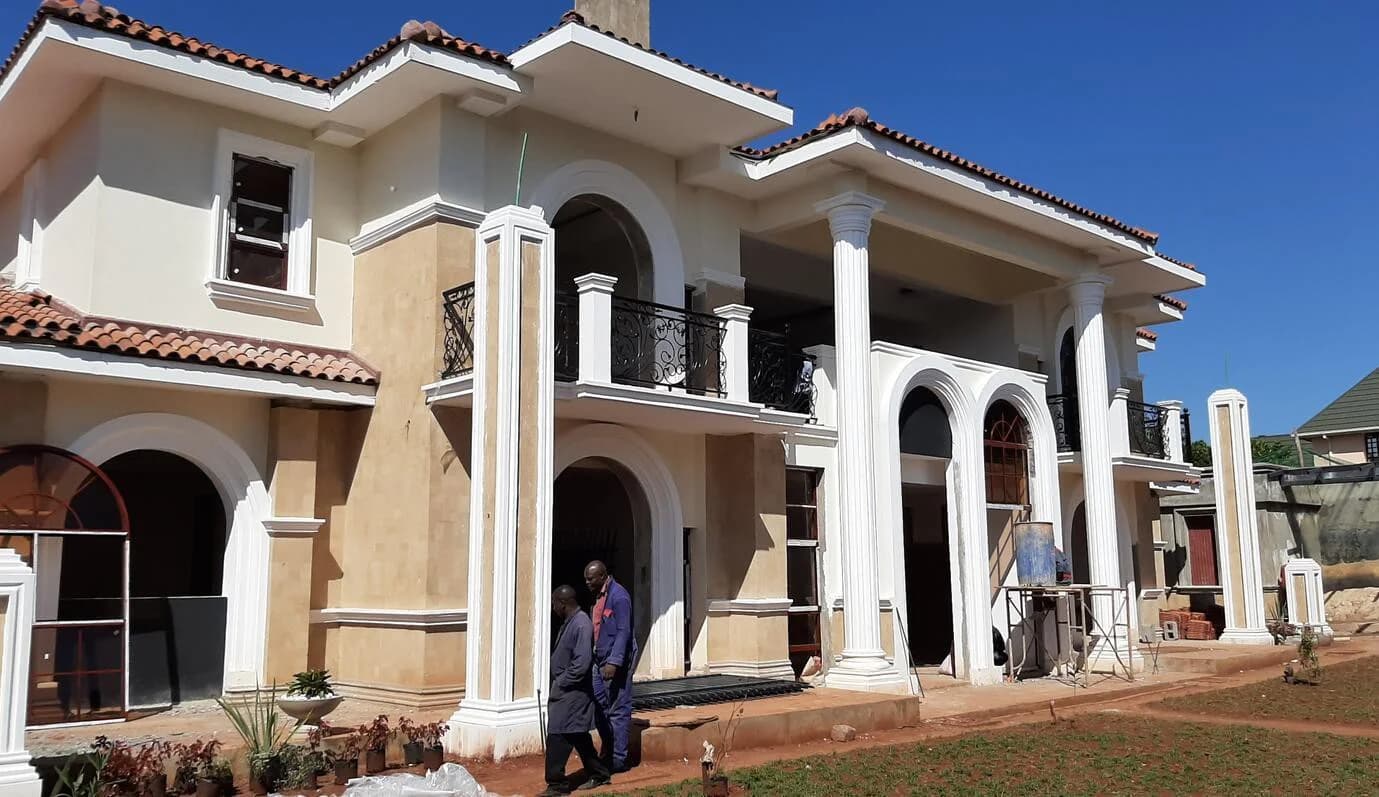 Tinted Glass vs Low-E for Hot-Climate Projects