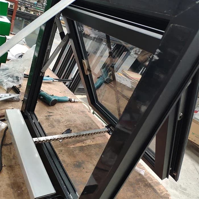 Jendela & Pintu Elektrik Hitam Cerdas