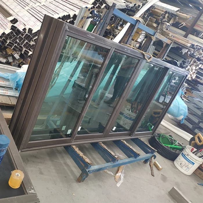 Jendela Geser Arsitektur Tahan Badai