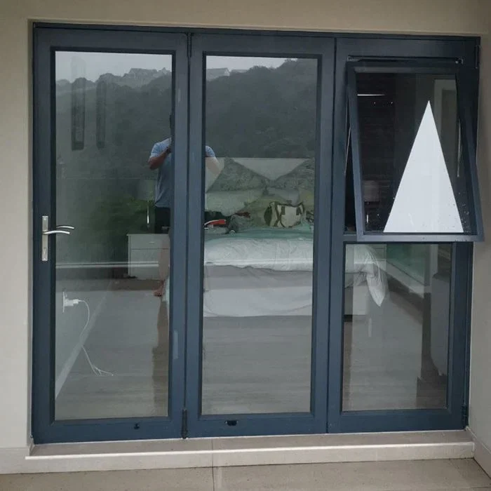 Puerta de aluminio con complejo de ventana thumbnail 2