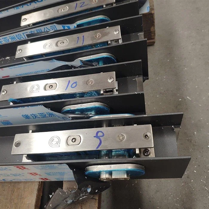 Puertas comerciales de aluminio thumbnail 2
