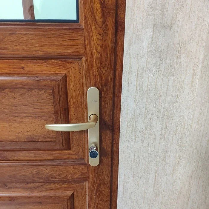 Puertas de aluminio con recubrimiento en polvo thumbnail 2